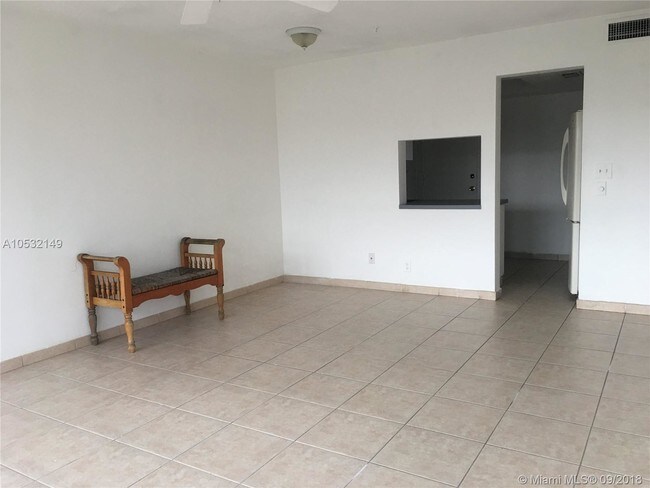 Building Photo - 1400 NE 169th St