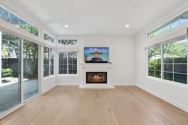 Building Photo - Beautiful 2-Bedroom Home in Desirable 55+ ...