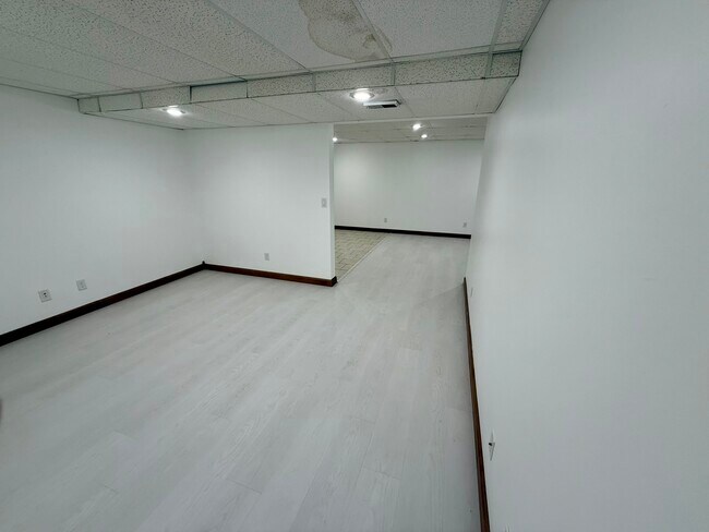 Foto del edificio - 707 Edge Point Ct