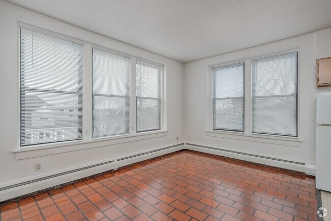 1BR,1BA - 425SF - Sala de estar - 501 W Franklin Ave