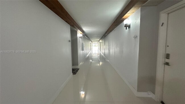 Building Photo - 200 Lakeview Dr