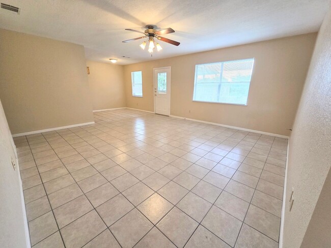 Building Photo - Charming 3-Bed, 2-Bath Country Home in Kem...