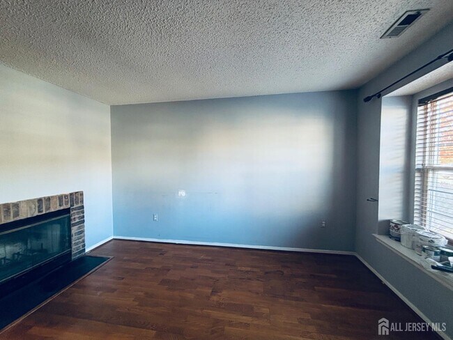 Foto del edificio - 34 Colleen Ct