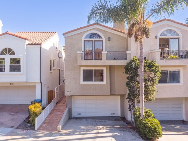 Building Photo - SPACIOUS, TRI-LEVEL, 3BR3.5BA HOME W/ ROOF...