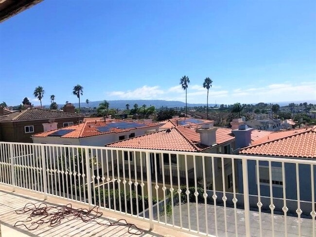 Building Photo - 623 N Juanita Ave