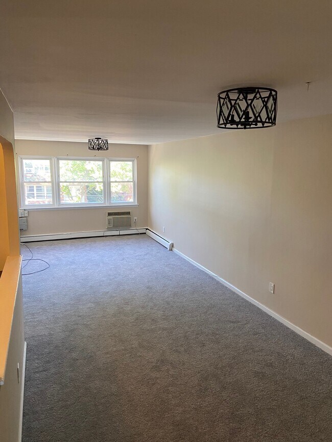 Foto del edificio - 1248 E 73rd St