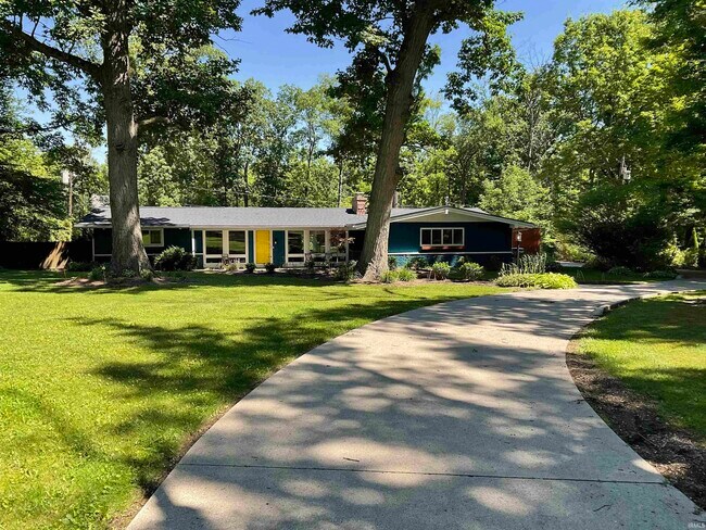 Foto del edificio - 7506 Oak Ln