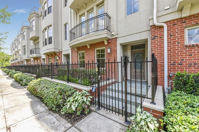 Building Photo - 1602 Oakdale St