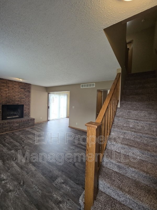 Building Photo - 9105 W Westlawn St