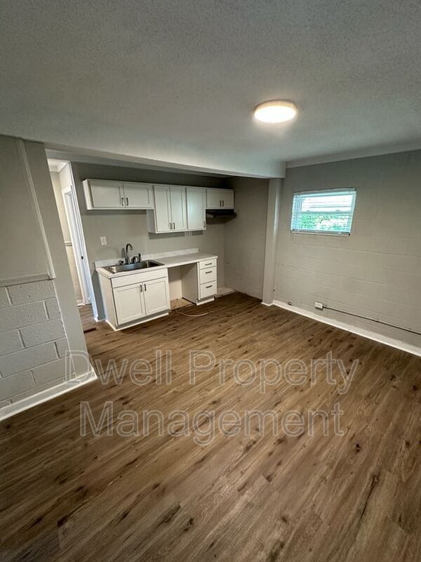 Primary Photo - 124 Wood St