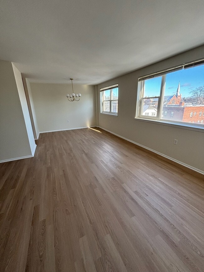 Foto del edificio - 887 Farmington Ave