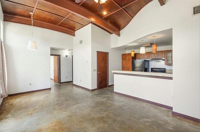 Building Photo - 658 Maple Ln