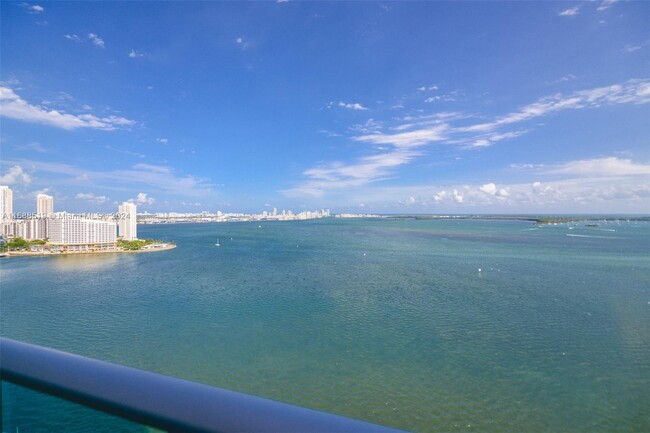 Foto del edificio - 1331 Brickell Bay Dr