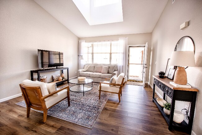 Foto del edificio - 1295 Villa Grove