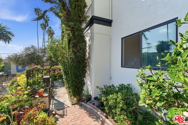 Building Photo - 1301 Angelus Ave