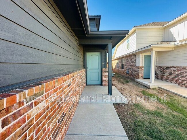 Building Photo - 10810 NW 119th St