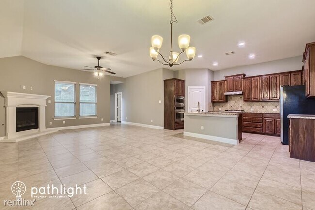 Foto del edificio - 5 br, 2 bath House - 540 Hunt Farms Road UNIT