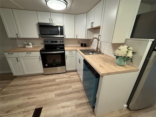 Foto del edificio - 3118 Dorothy Pl