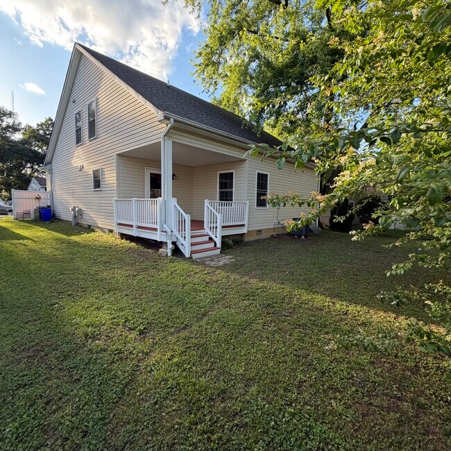 Building Photo - 220 Gross Ave