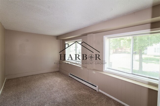 Building Photo - Spacious 2-Bedroom Living in the Heart of Rochester