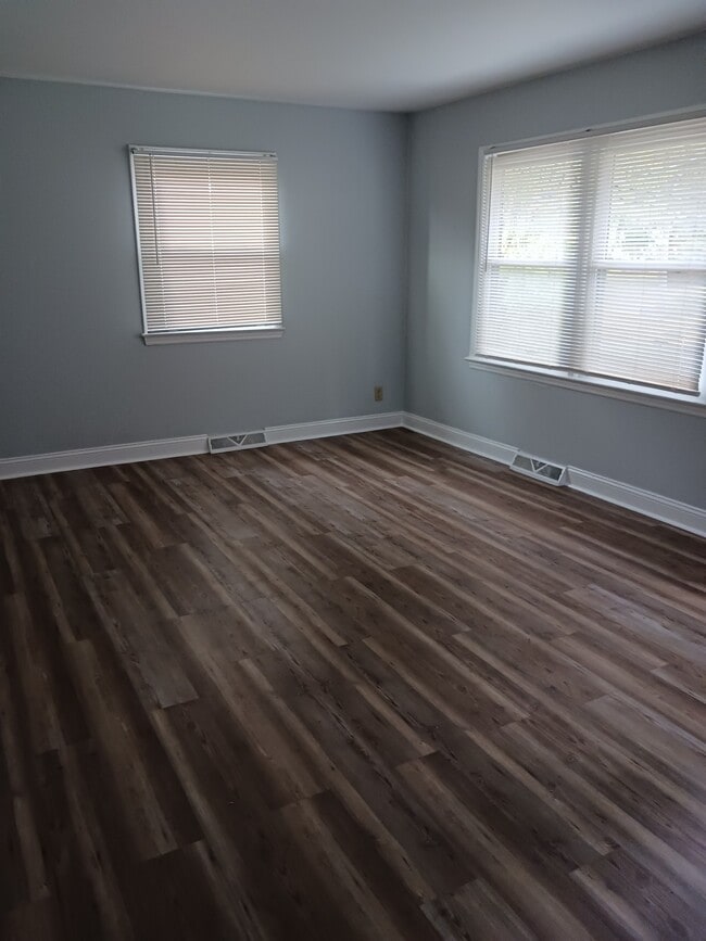 Building Photo - 1507 Woodbriar Ave
