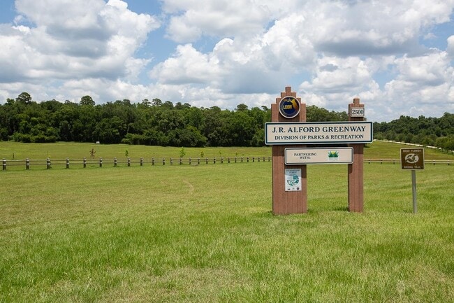 Foto del edificio - 1241 Sandler Ridge Rd