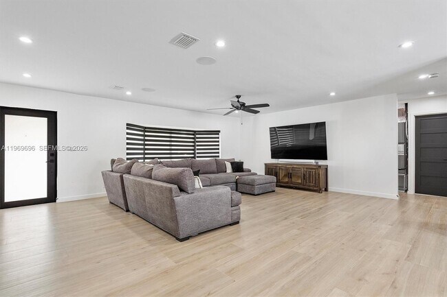 Foto del edificio - 10950 NW 16th Ct