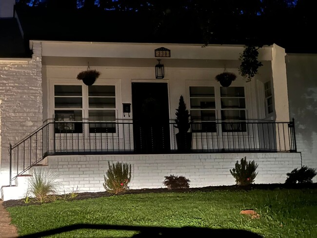 Foto del edificio - 330 W Highland Ave