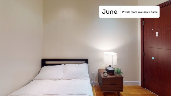 Building Photo - Private bedroom in 4 bed/1 bath Home
