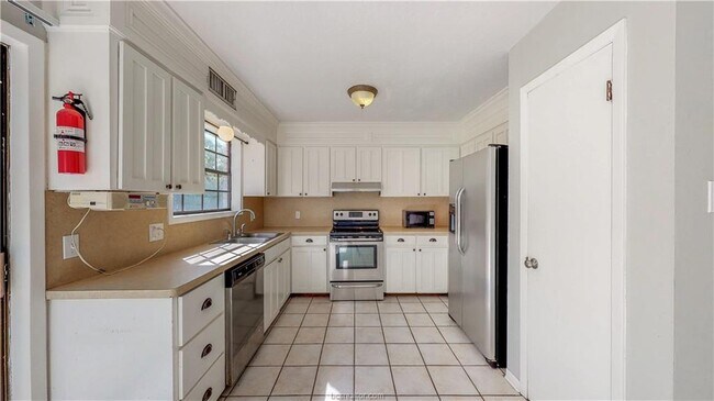 Foto del edificio - 1304 Merry Oaks Dr