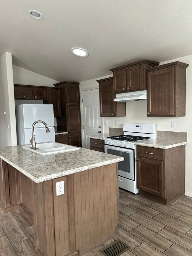 #70 kitchen - Garden West Estates (55+ Senior)