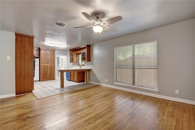 Foto del edificio - 3306 Hemlock Ave