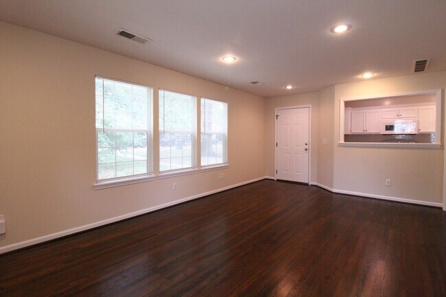 Foto del edificio - 1 Bedroom 1 Bath Duplex in Navy Hill Area ...