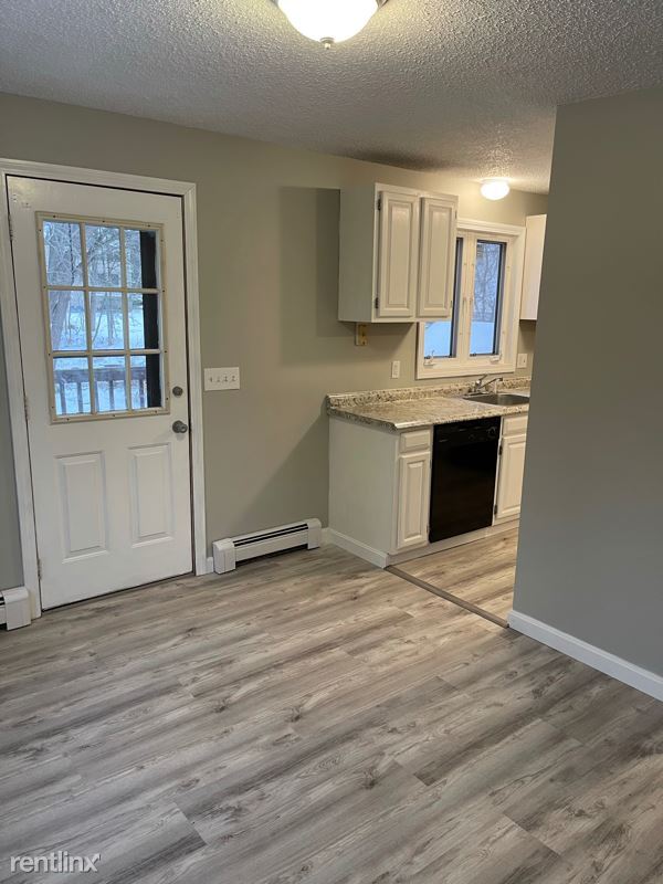 Building Photo - 1 1/2 E Broadway