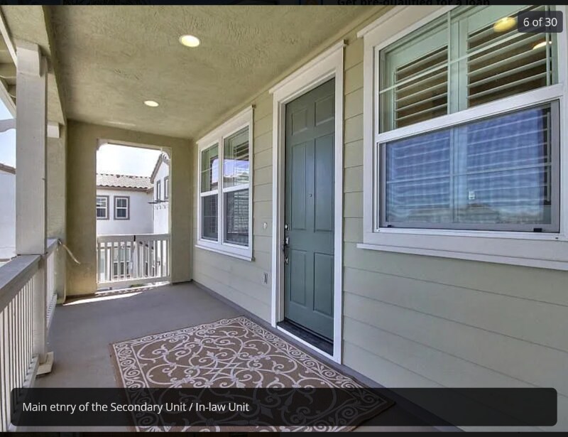 Building Photo - 807 S Amor St