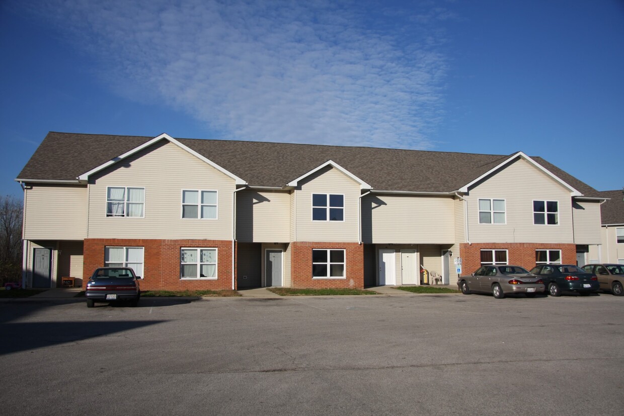 Building Photo - Centreville Courts Apartments