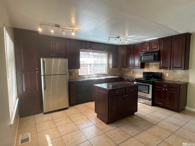 Building Photo - 1066 Palmwood Dr