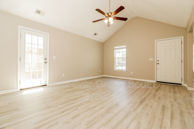 Building Photo - 258 Trickle Dr