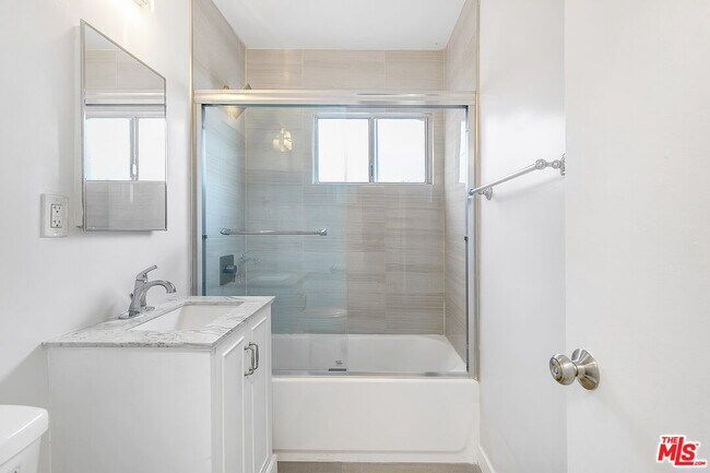Foto del edificio - 2727 Abbot Kinney Blvd