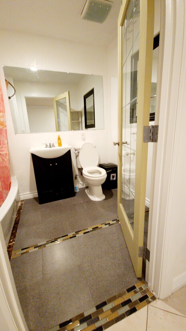 Foto del edificio - 2744 E Bennett Ave