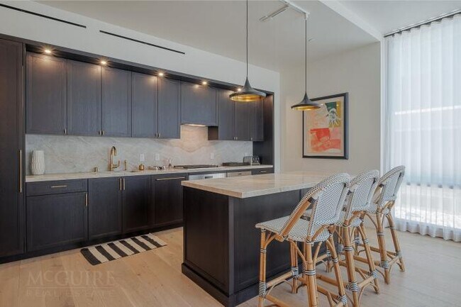 Building Photo - 2 bedroom in San Francisco CA 94111
