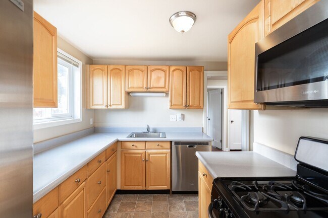Foto del edificio - Updated 3 Bedroom Northgate Home with Atta...