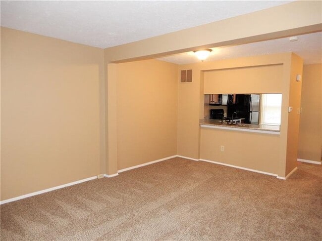 Building Photo - 280 Quail Run Rd