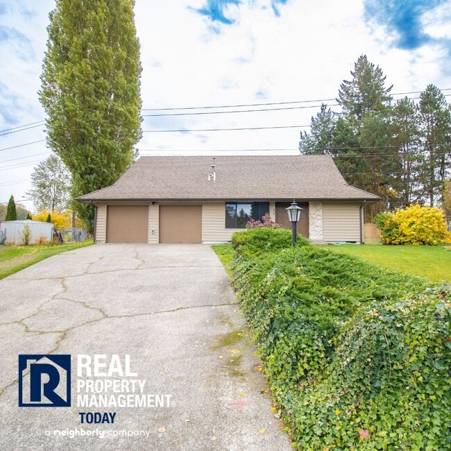 Building Photo - Remodeled 4 Bedroom Near JBLM!