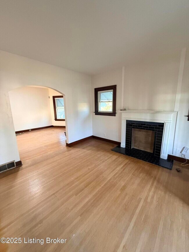 Building Photo - 1620 Sale Ave