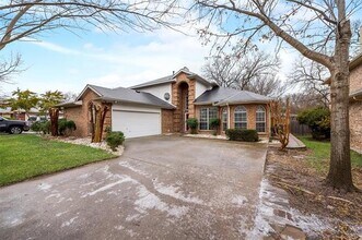 Building Photo - 913 Wisperwood Dr