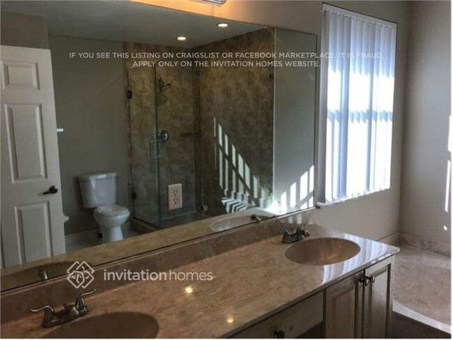 Building Photo - 611 SW 178th Way