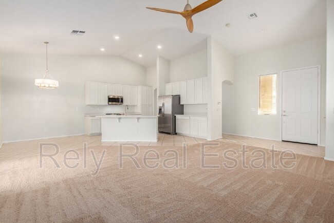 Foto del edificio - 13014 W Highland Ave