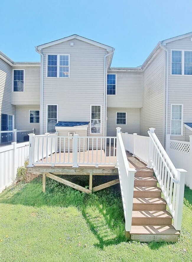Foto del edificio - 3 Bed / 2 Full and 2 Half Bath Single Family Townhome