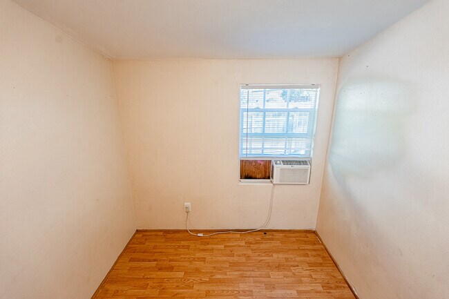 Foto del edificio - 17470 Haynes Ave